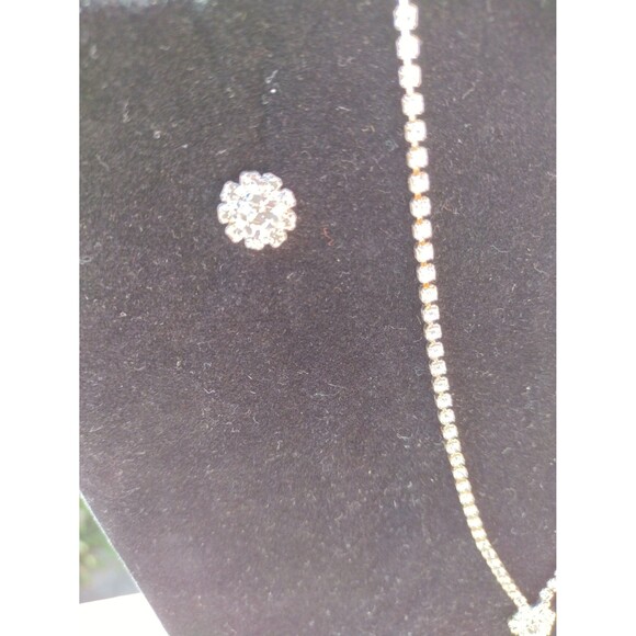 Sparkling Austrian Crystal Necklace Earring Set Perfect for Weddings Proms Gift - Picture 6 of 7
